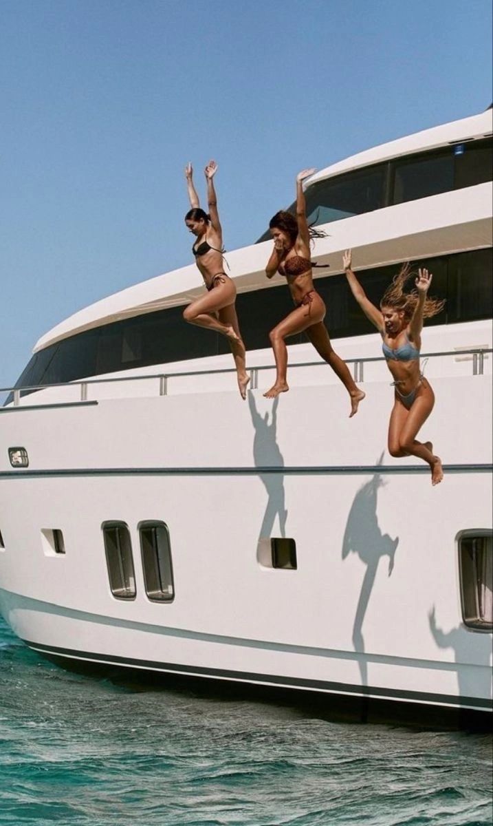 E-BOOK - YOUR ULTIMATE YACHTING GUIDE